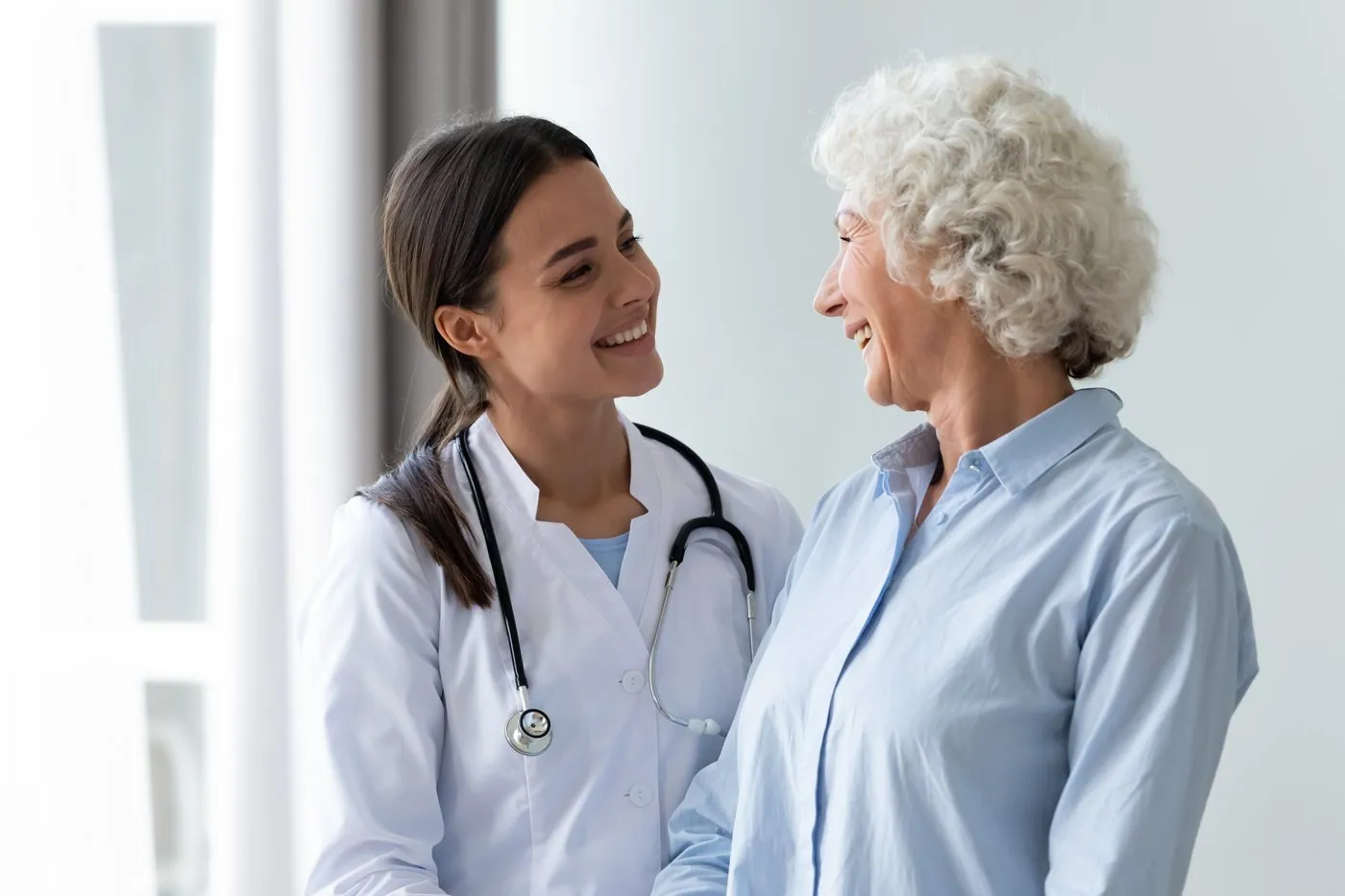 A doctor talking warmly with a patient in her practice